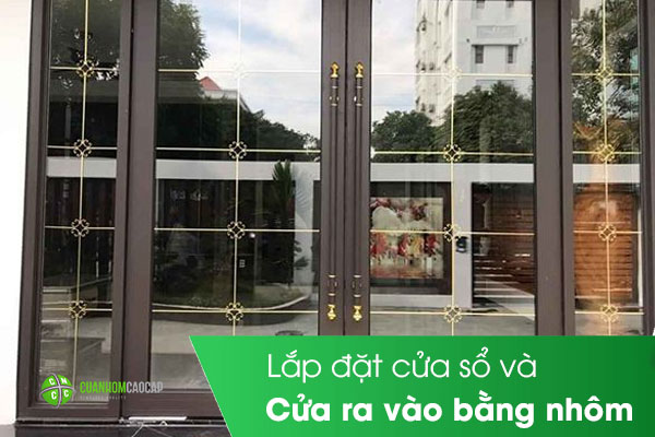 Lắp đặt cửa sổ và cửa ra vào bằng nhôm là sự lựa chọn hàng đầu của mọi người do nhiều lợi ích của nó