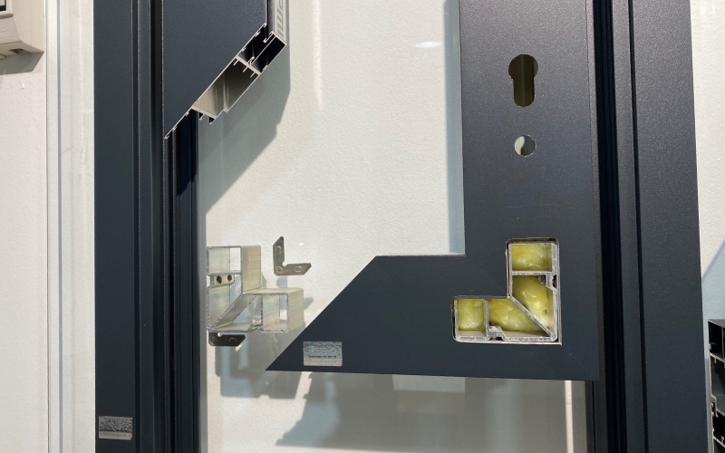 Cửa Nhôm Nhập Khẩu Malaysia