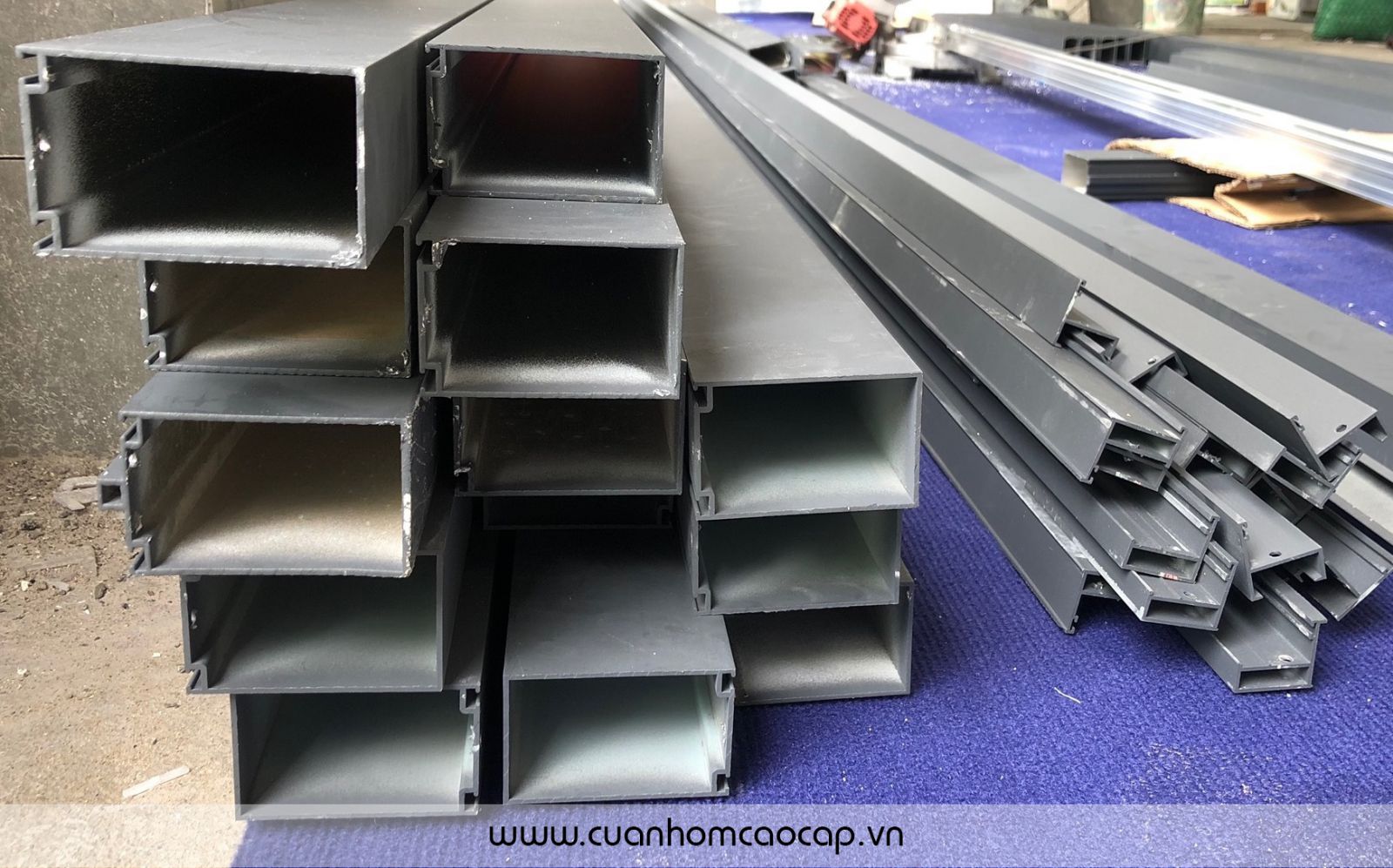 Profile nhôm hệ 50x80 Việt-Nhật (Hondalex) và hệ cửa hất tích hợp trong kết cấu của khung nhôm mặt dựng